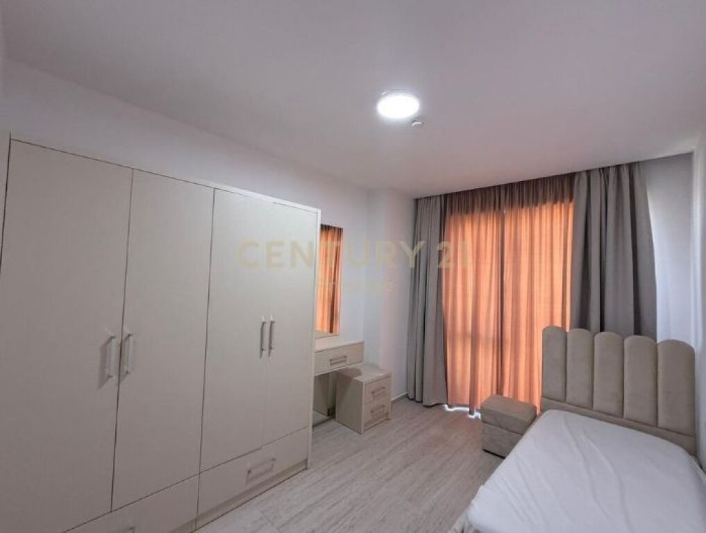 APARTAMENT 3+1+2+POST PARKIMI ME QERA