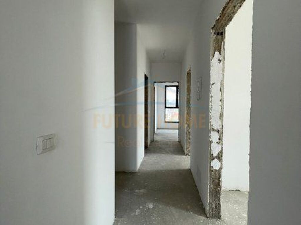Shitet Apartament 3+1+2, Tirana Entry I