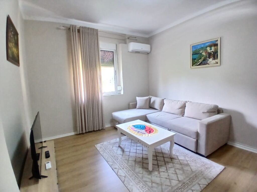 Jepet Me Qera Apartament 1+1+1 Ballkon