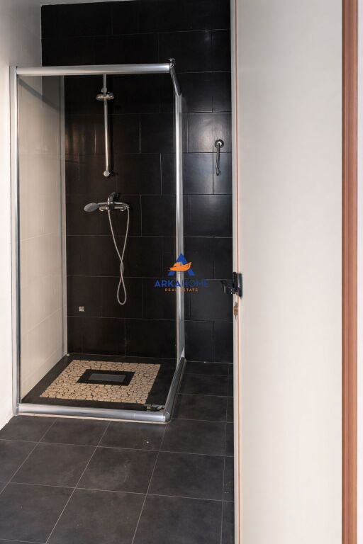 JEPET AMBIENT ME QERA 115M2 "PRANE SHESHIT WILLSON" 1500 EURO