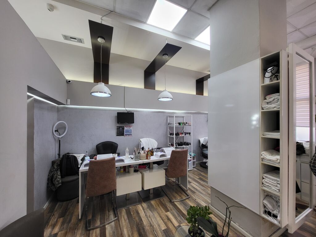 Ambjent komercial per shitje te Rruga e Barrikadave