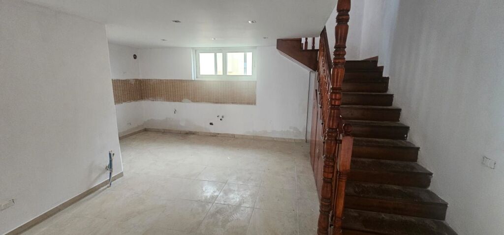 SHITET APARTAMENT 3+1 ME PISHINE PLAZH DURRES