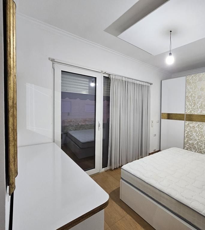 Shitet apartament 2+1+2