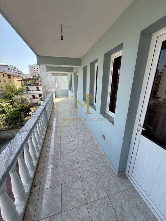 Jepet Me Qera Apartament 2+1 , Uje,Drita Te Perfshira Ne Cmim!