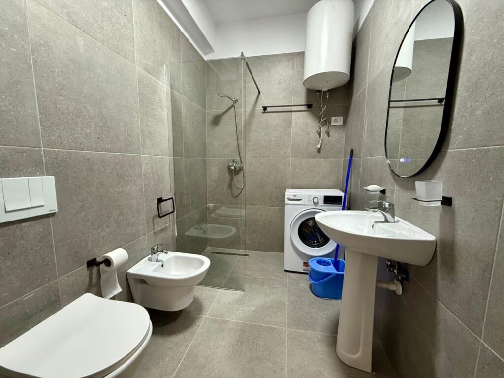 Ap me qera 1+1+post park te Urban Gate Astir