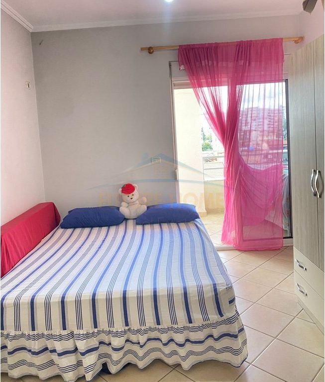 Shitet, Apartament 2+1 + Verandë, Unaza e Re.