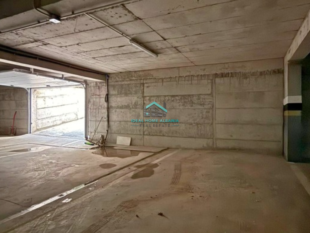 Garazh Shitet Lungomare, Vlore.