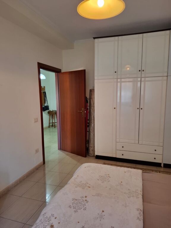 1+1,i mobiluar komune e parisit te lulishtja,550 mije leke