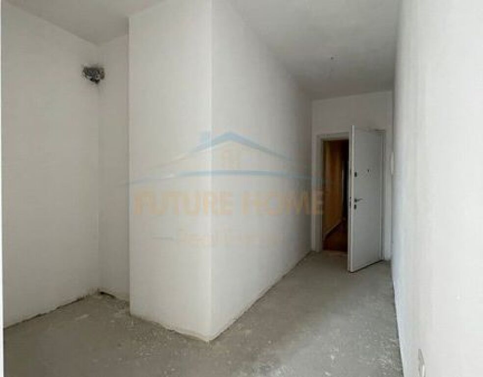 Shitet Apartament 3+1+2, Tirana Entry I