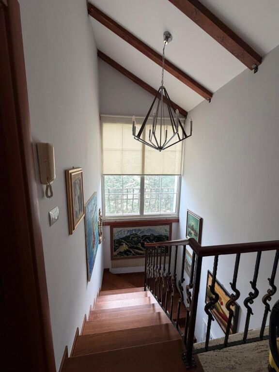 Shitet vilë 2-katëshe në Qerret