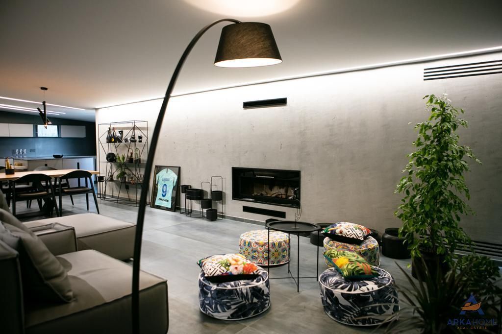 SHITET PENTHOUSE LUKSOZ 3+1+VERANDE+2 POSTE PARKIMI "LIQENI ARTIFICIAL" 850.000 EURO BASHKE ME POSTET E PARKIMIT