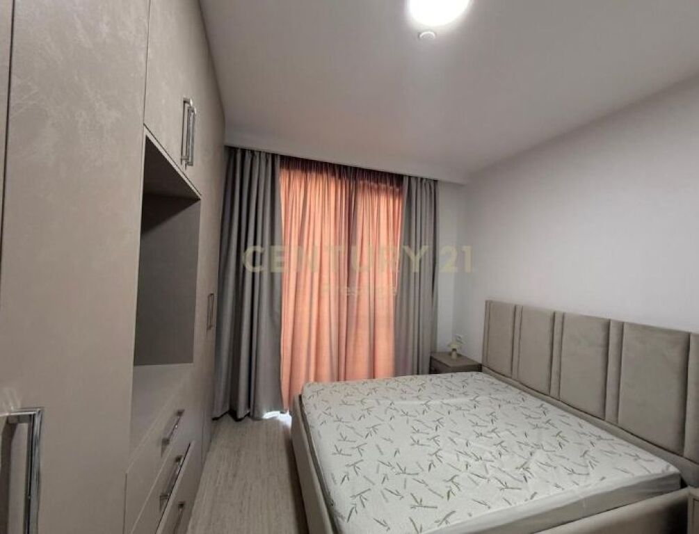 APARTAMENT 3+1+2+POST PARKIMI ME QERA