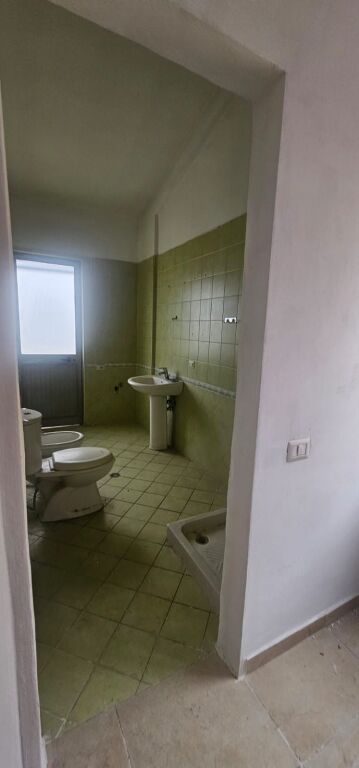 SHITET APARTAMENT 3+1 ME PISHINE PLAZH DURRES