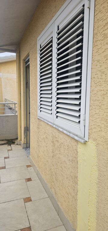 SHITET APARTAMENT 3+1 ME PISHINE PLAZH DURRES