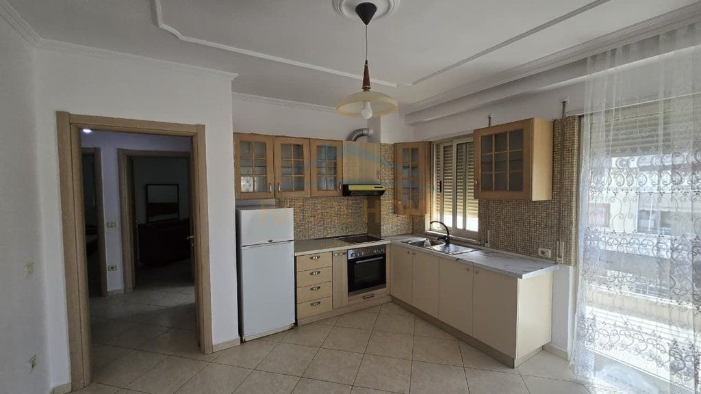 Qera , Apartament 3+1+2 , Misto Mame , Yzberisht