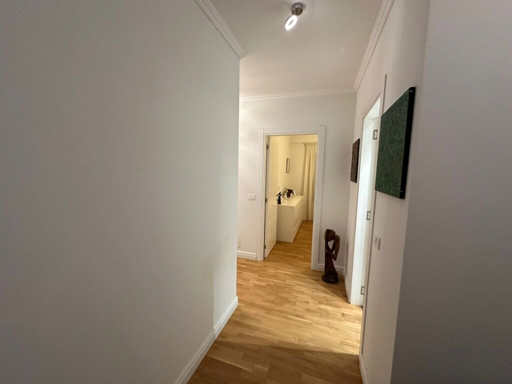 Shitet, Apartament 2+1+2, Rruga e Barrikadave, Tirane Empire67880