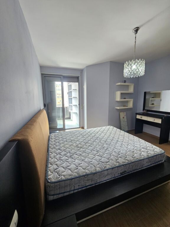 SHITET APARTAMENT 2+1+2 NË DURRËS