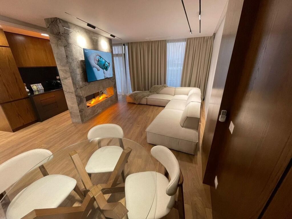 Apartament per qera 2+1+2 te Lake View