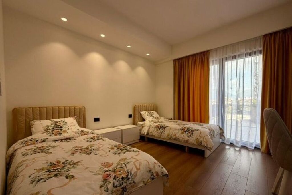 APPARTAMENTO MODERNO 2+1+2+PARCHEGGIO