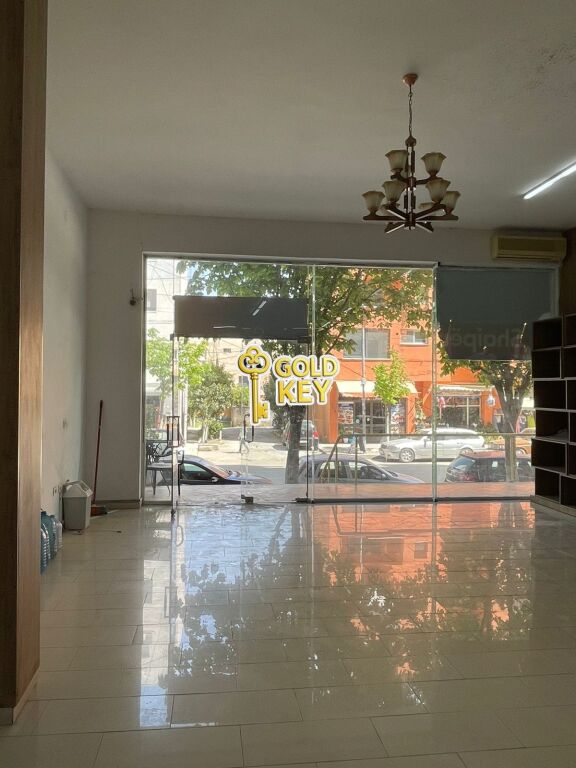 🏢 SHITET AMBIENT BIZNESI (Pranë Spitalit, Durrës)