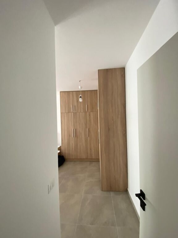 Apartament i mrekullueshëm në një pallat të ri me qira 2+1