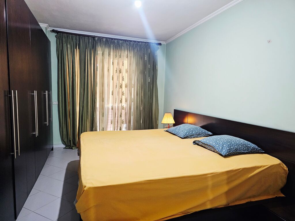 Apartament 2+1+2 me qira te Usluga, stac Trenit