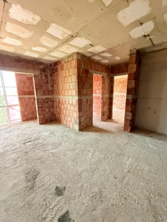 🏡 SHITET APARTAMENT 1+1 – RRUGA E DIBRËS (PRANË MEDRESESË)