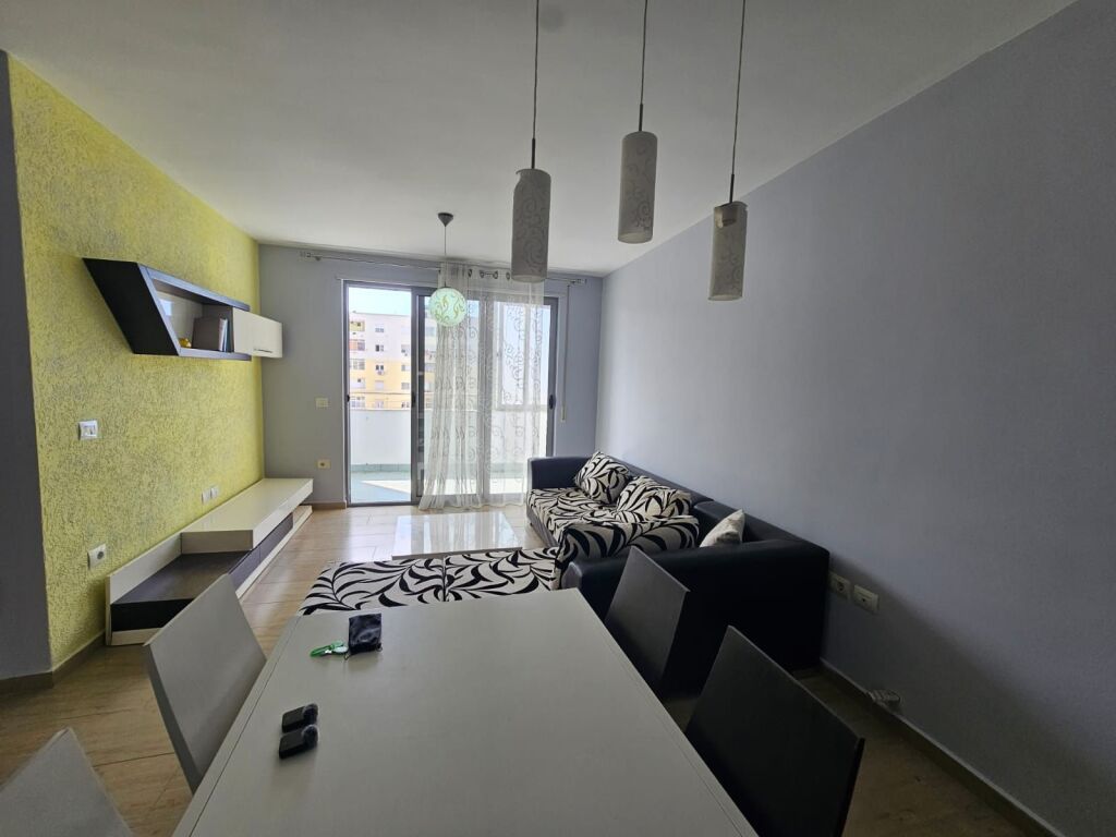 SHITET APARTAMENT 2+1+2 NË DURRËS