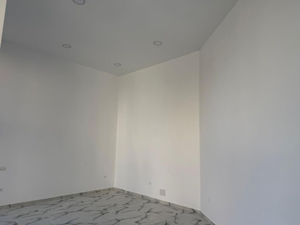 NEGOZIO IN AFFITTO 60 m² – Vasil Shanto, Tirana