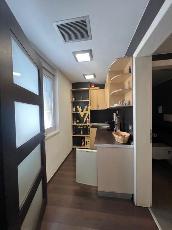 UFFICIO 116 M2 IN AFFITTO A BLLOK 2.000 EURO