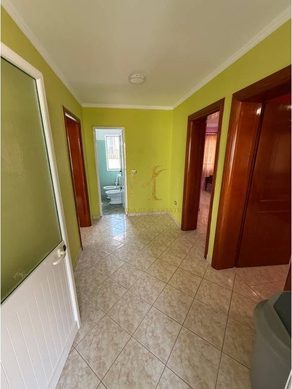 Jepet Me Qera Apartament 2+1 , Uje,Drita Te Perfshira Ne Cmim!