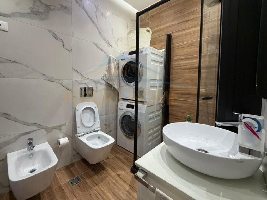 Shitet, Apartament 3+1+2, Liqeni i Thatë, Tiranë.