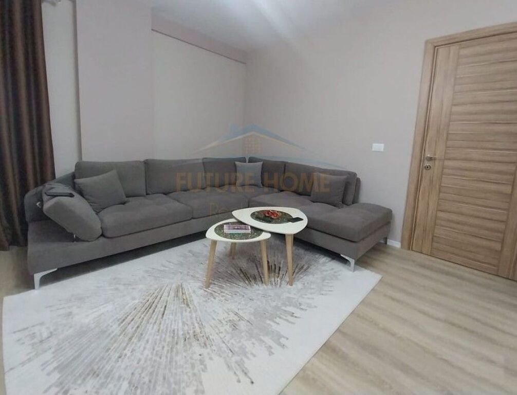 Affitto, Appartamento 2+1+2+Posto Auto, Via 5-Maji, Tirana.