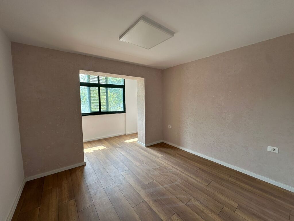 Ambient zyre per qira tek Brryli.