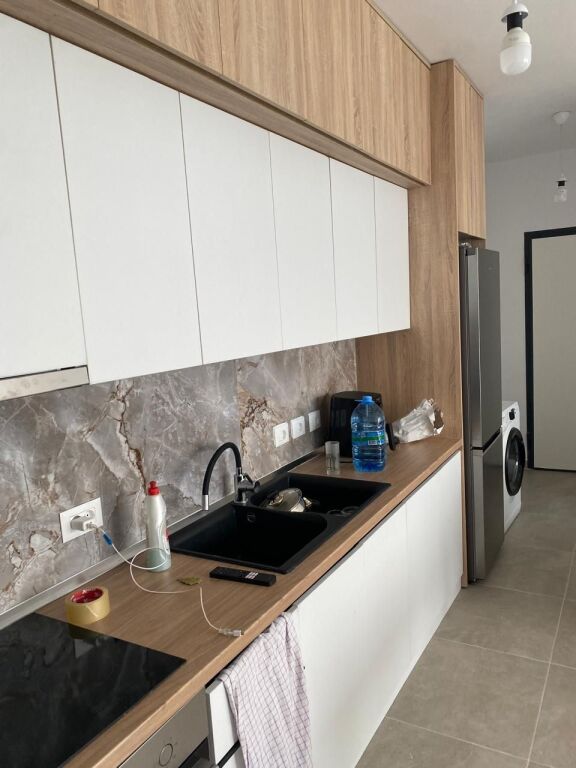 Apartament i mrekullueshëm në një pallat të ri me qira 2+1