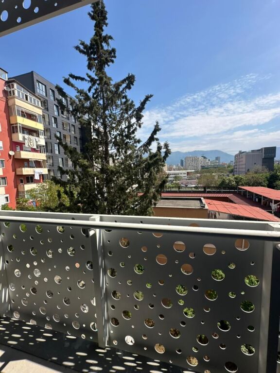 Shitet Apartament 1+1