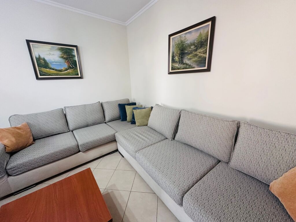 Jepet Me Qera Apartament 1+1+1 Ballkon