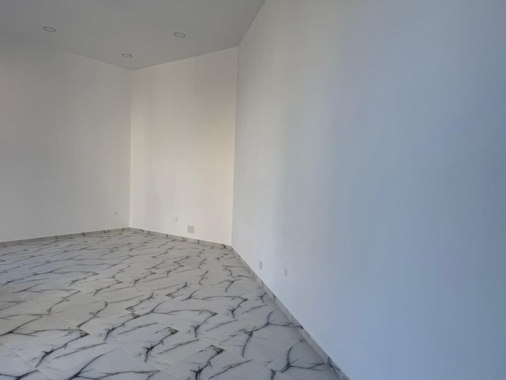 NEGOZIO IN AFFITTO 60 m² – Vasil Shanto, Tirana