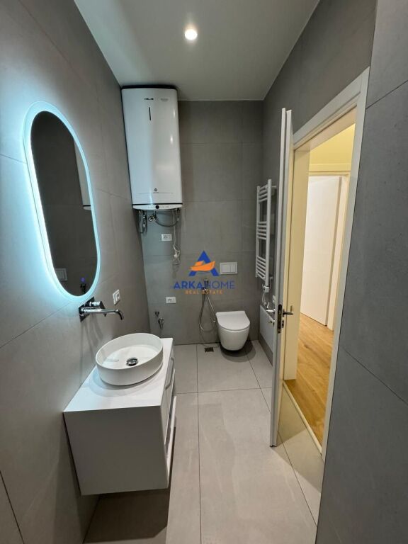 JEPET ME QERA AMBIENT BIZNESI 1+1 "RRUGA ROBERT SHVARC,PRANE KESH " 1000 EURO