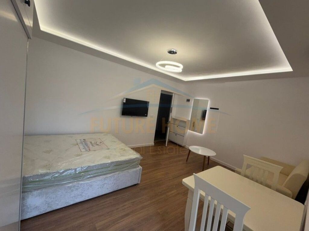 Shitet, Garsoniere, Medreseja, Tiranë.