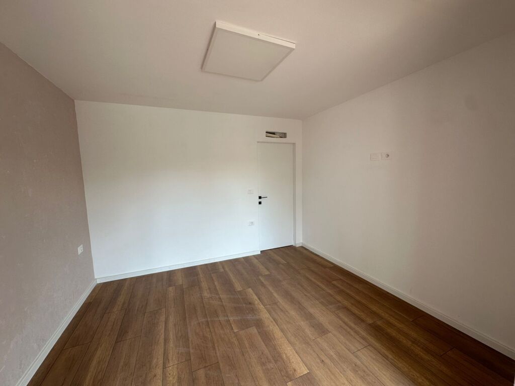 Ambient zyre per qira tek Brryli.