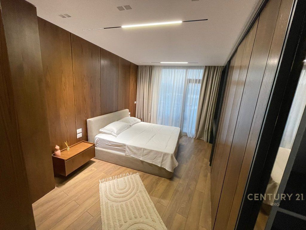 Apartament luksoz 2+1 me post parkimi per qira tek Lake View Rezidence !