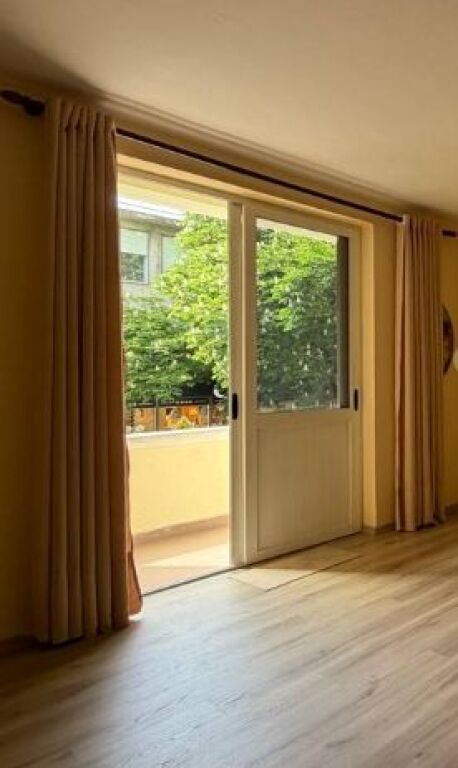 Ambient per Zyra me Qera