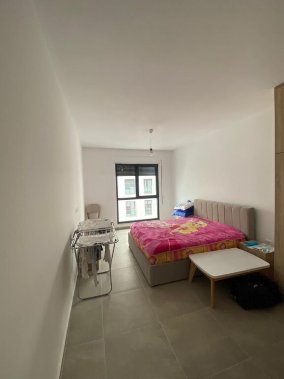 Apartament i mrekullueshëm në një pallat të ri me qira 2+1