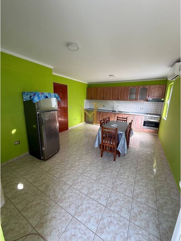 Jepet Me Qera Apartament 2+1 , Uje,Drita Te Perfshira Ne Cmim!