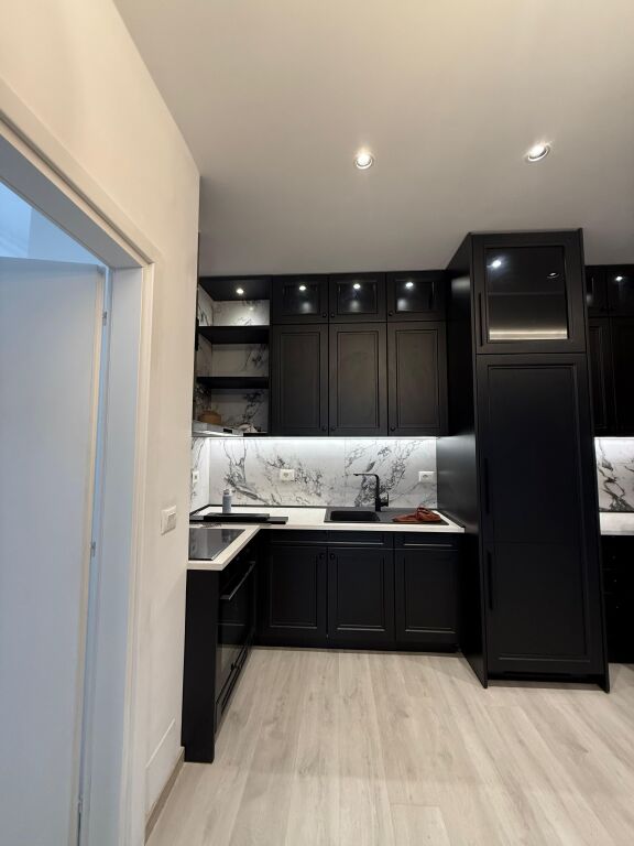 🏠AFFITTASI Super Appartamento 2+1+2 blocco 📍Tirana Garden Building, Via Kavaja 🛋️Arredamento nuovo e moderno