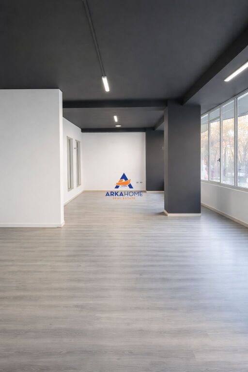 JEPET AMBIENT ME QERA 115M2 "PRANE SHESHIT WILLSON" 1500 EURO