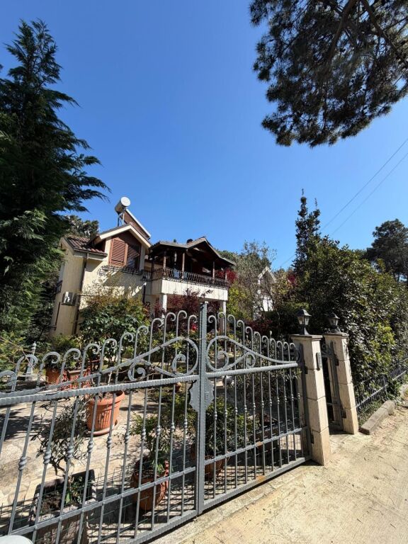 Shitet vilë 2-katëshe në Qerret