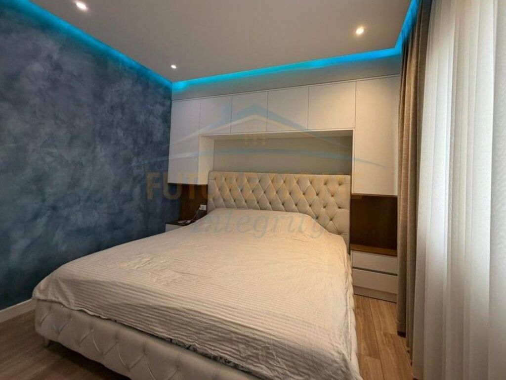 Shitet, Apartament 3+1+2, Liqeni i Thatë, Tiranë.