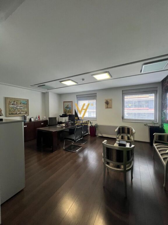 UFFICIO 116 M2 IN AFFITTO A BLLOK 2.000 EURO